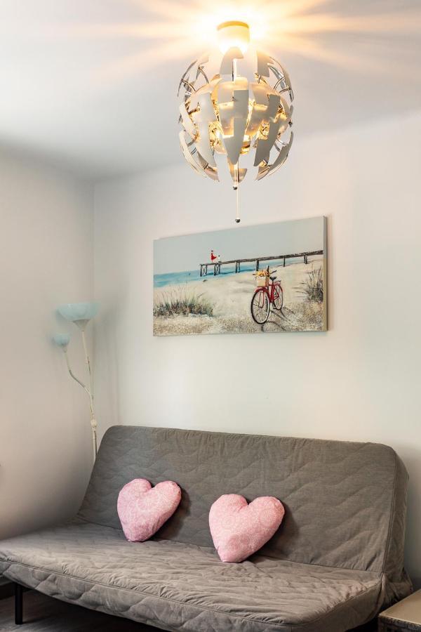 Barca 3 New Lovely Aprtment Near Beach Sant Adria de Besos Bagian luar foto